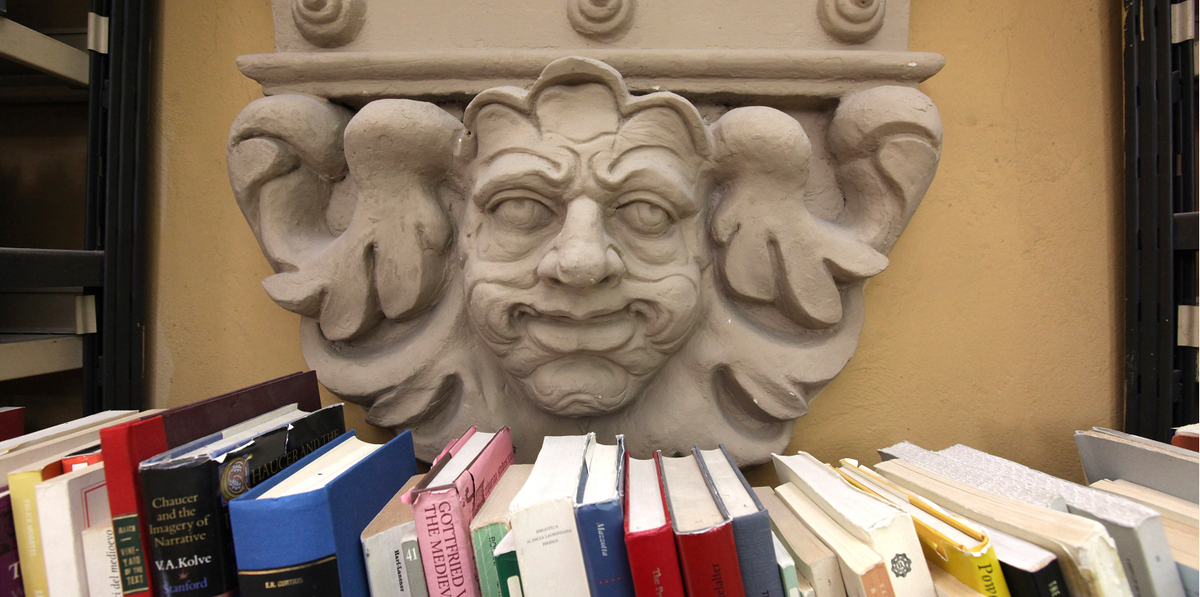 Biblioteca Ficlit, fregio scultoreo sul ballatoio della Sala Calcaterra